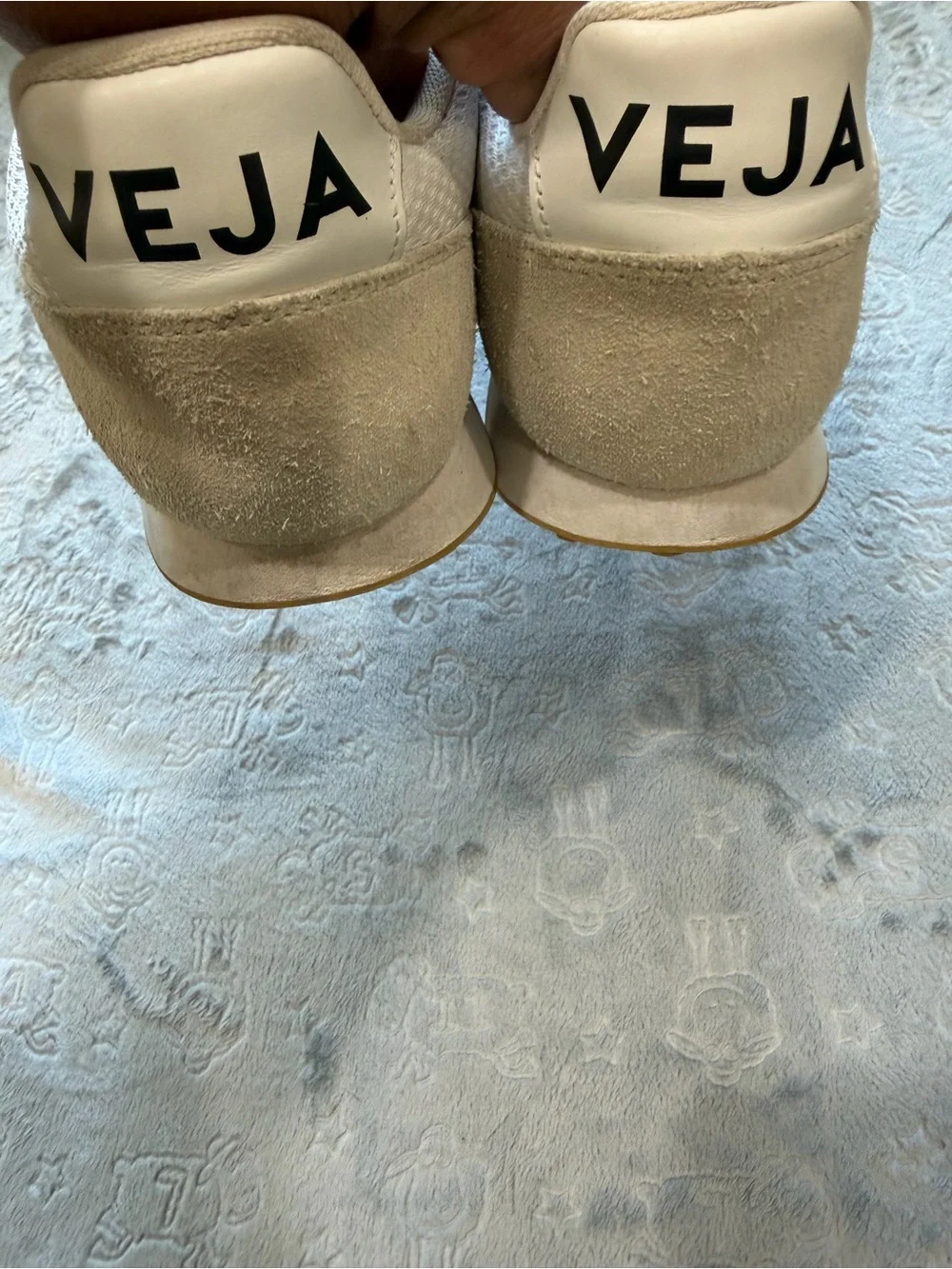 Veja Women's Sneakers in White and Beige